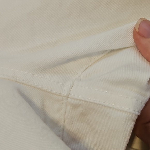 Women's White Cropped Frayed-Hem Jeans - Picture 8 of 14